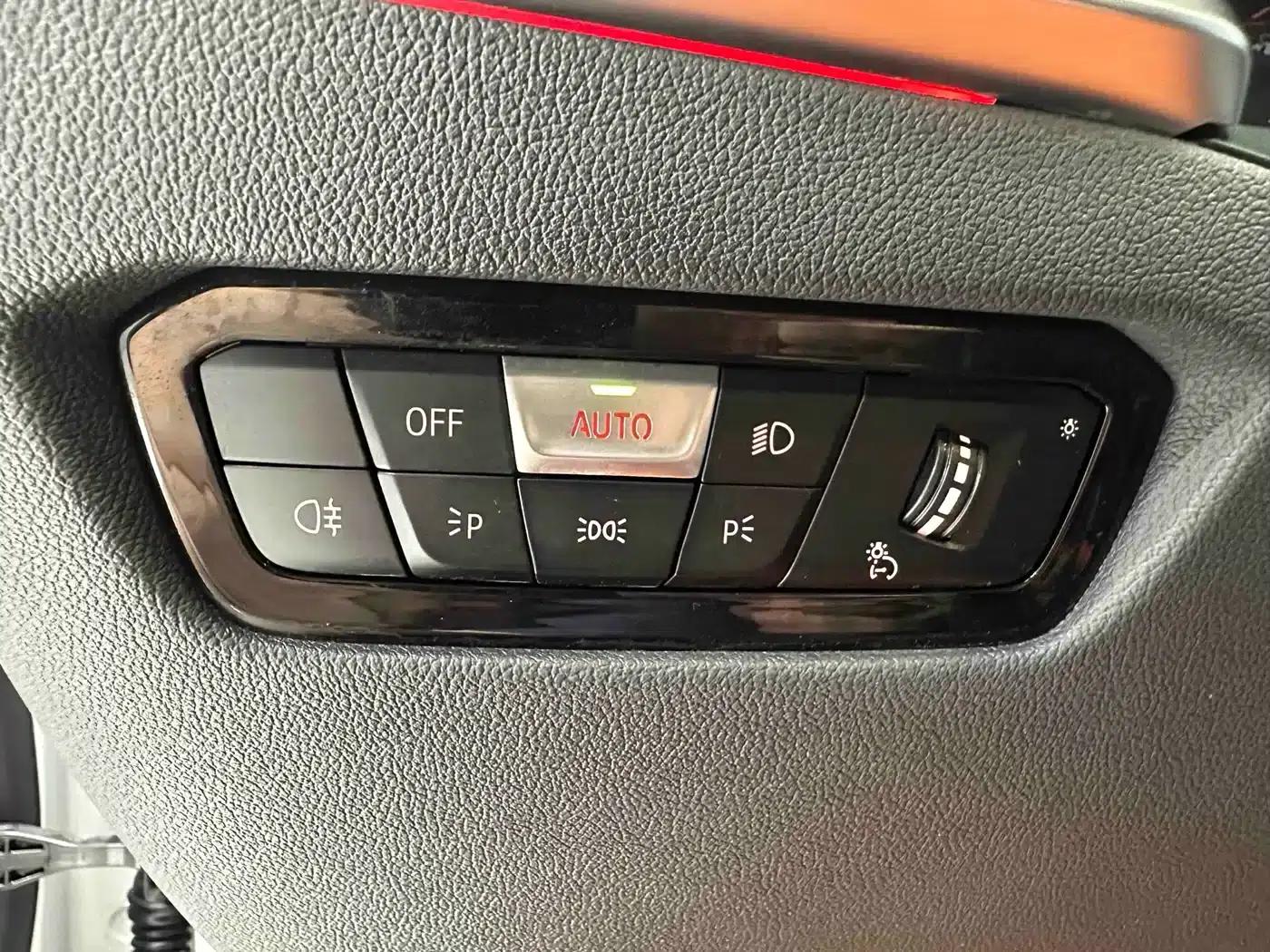 2022 BMW 3 Series 320Li M Sport Package — миниатюра 20
