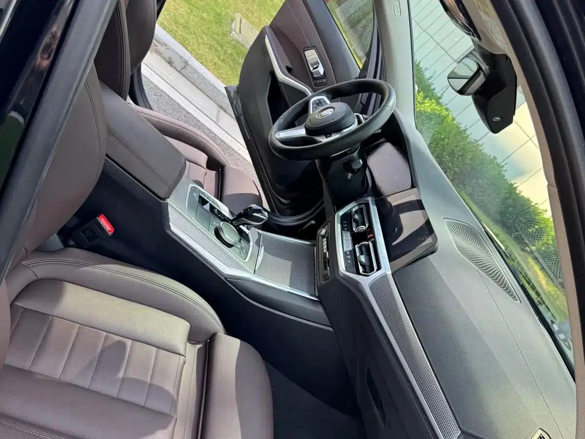 2020 BMW 3 Series 325Li M Sport Shadow Edition — миниатюра 16