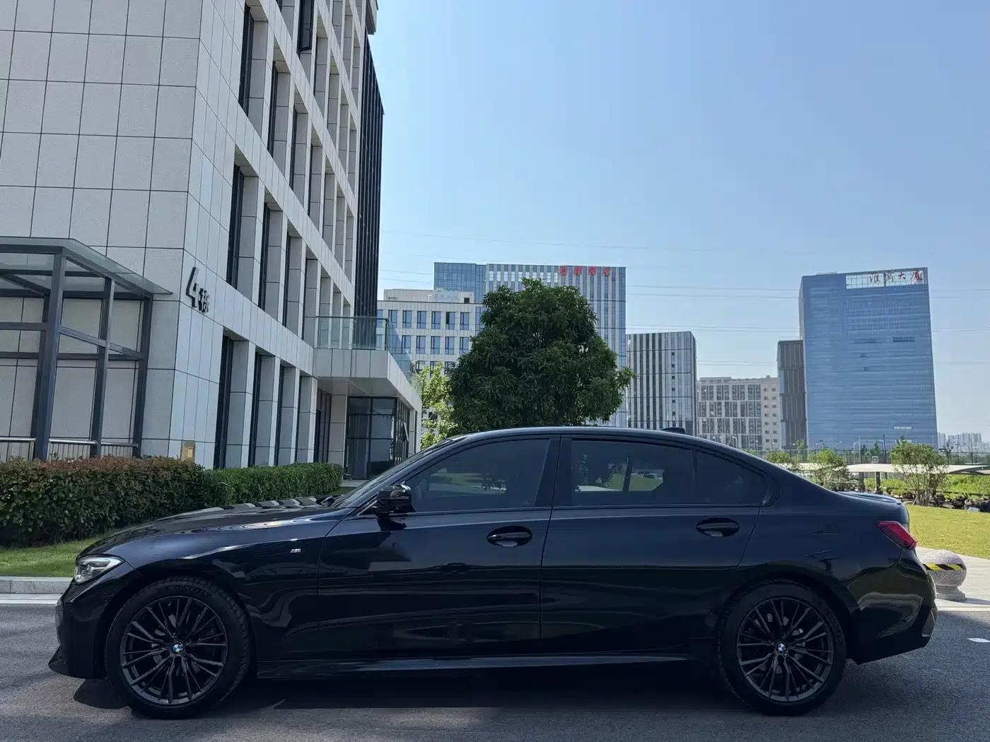 2020 BMW 3 Series 325Li M Sport Shadow Edition — миниатюра 5
