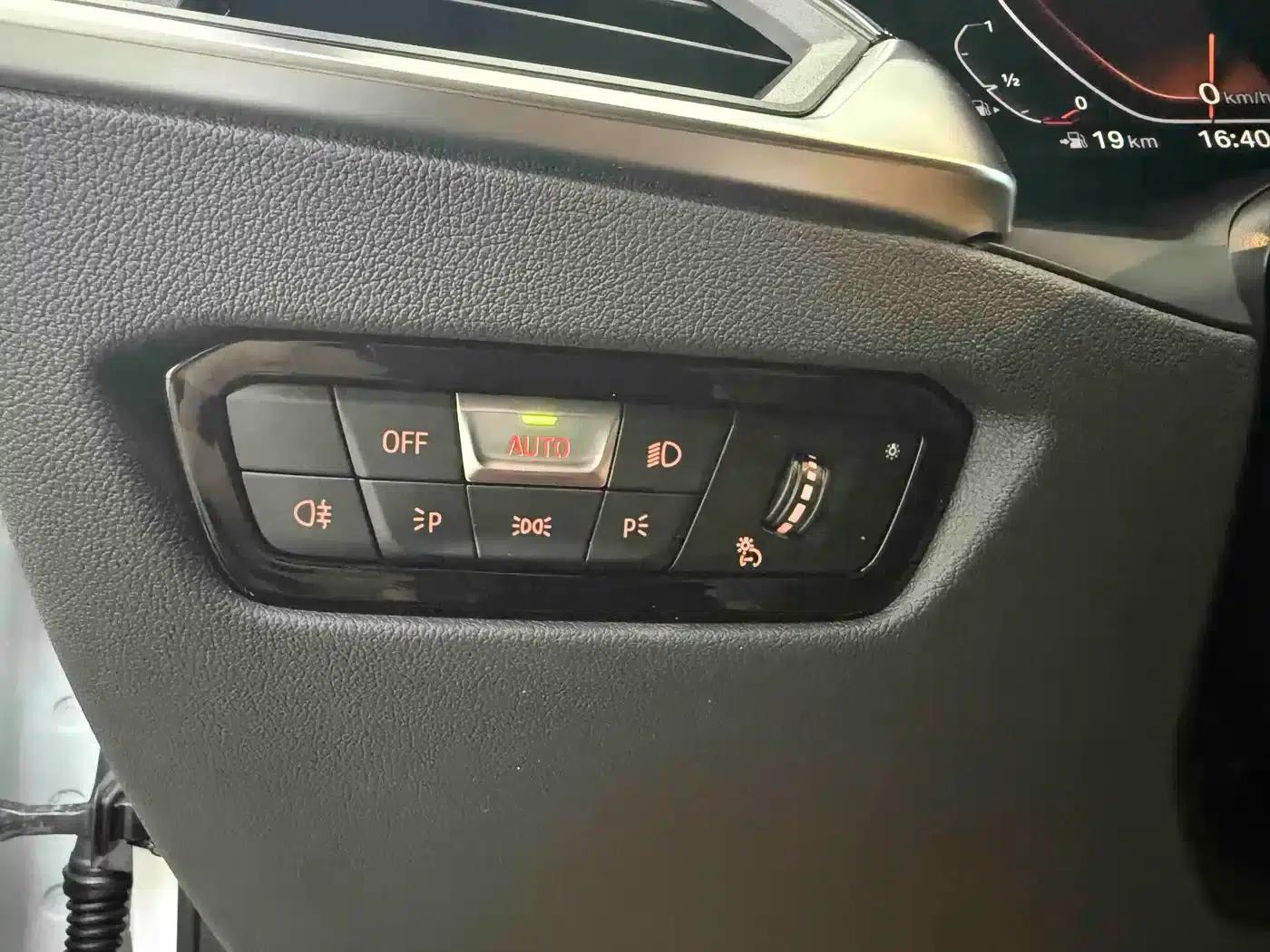 2022 BMW 3 Series 320Li M Sport Package — миниатюра 10