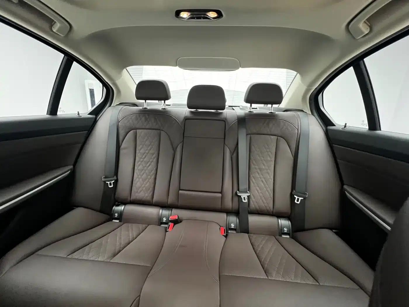 2023 BMW 3 Series 320Li M Sport Package — миниатюра 14