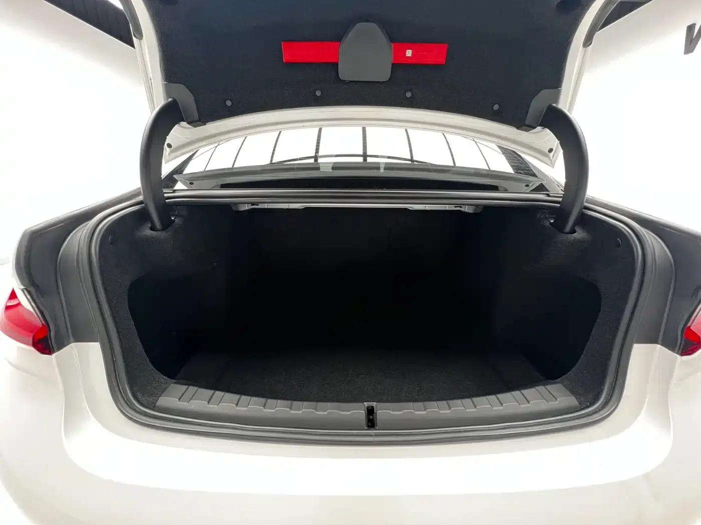 2023 BMW 3 Series 320Li M Sport Package — миниатюра 15
