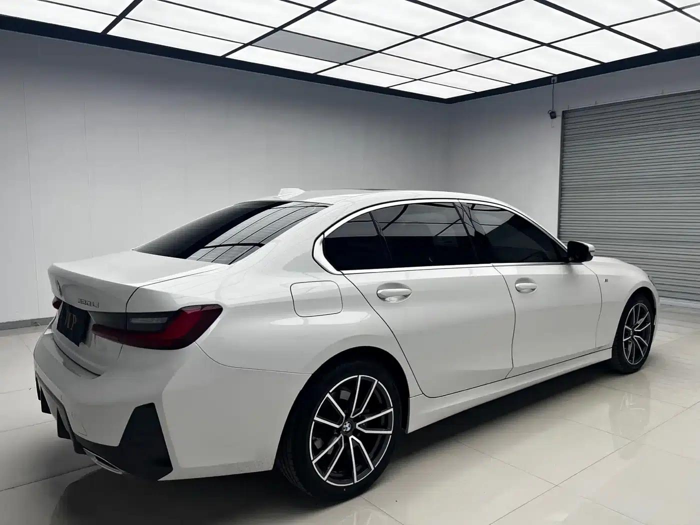 2023 BMW 3 Series 320Li M Sport Package — миниатюра 4
