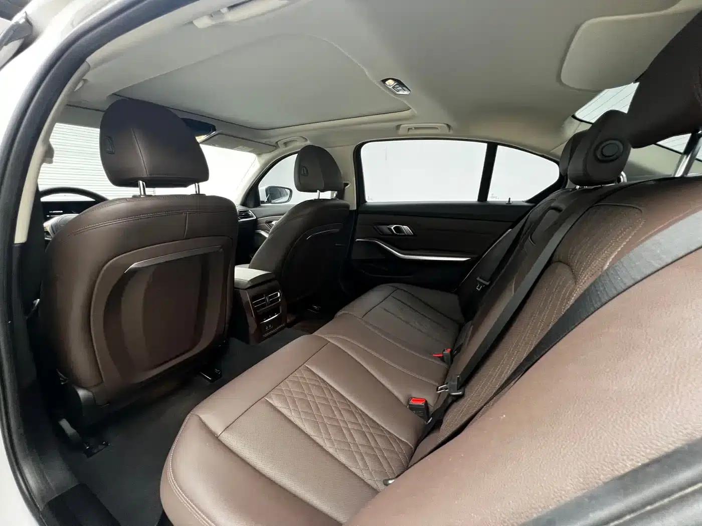 2023 BMW 3 Series 320Li M Sport Package — миниатюра 10