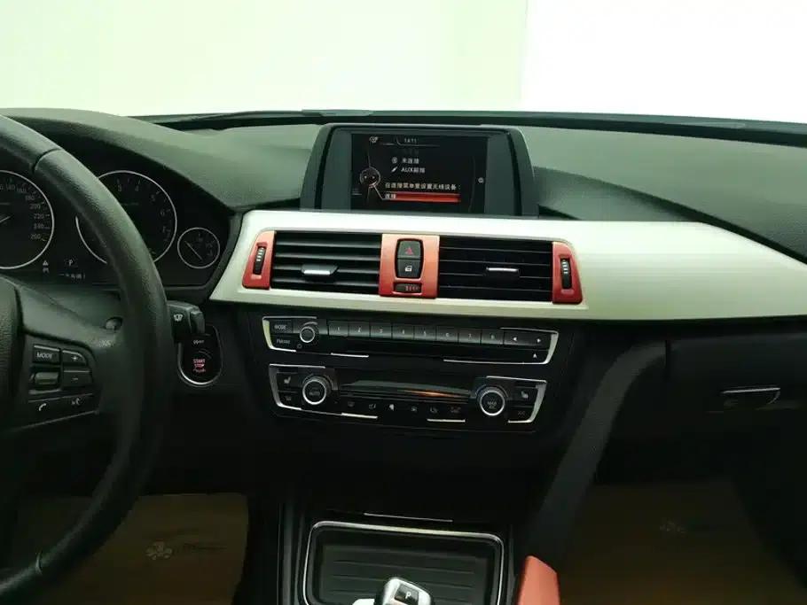 BMW 3 Series 2015 320i Fashion Edition — миниатюра 13