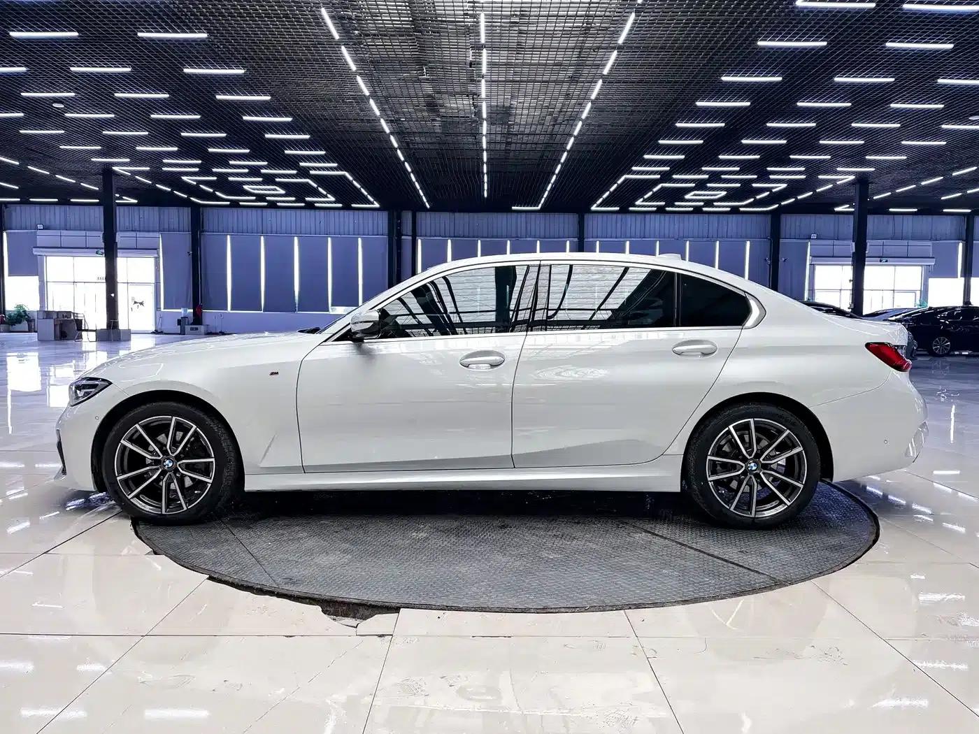 2020 BMW 3 Series 320Li M Sport Package — миниатюра 18