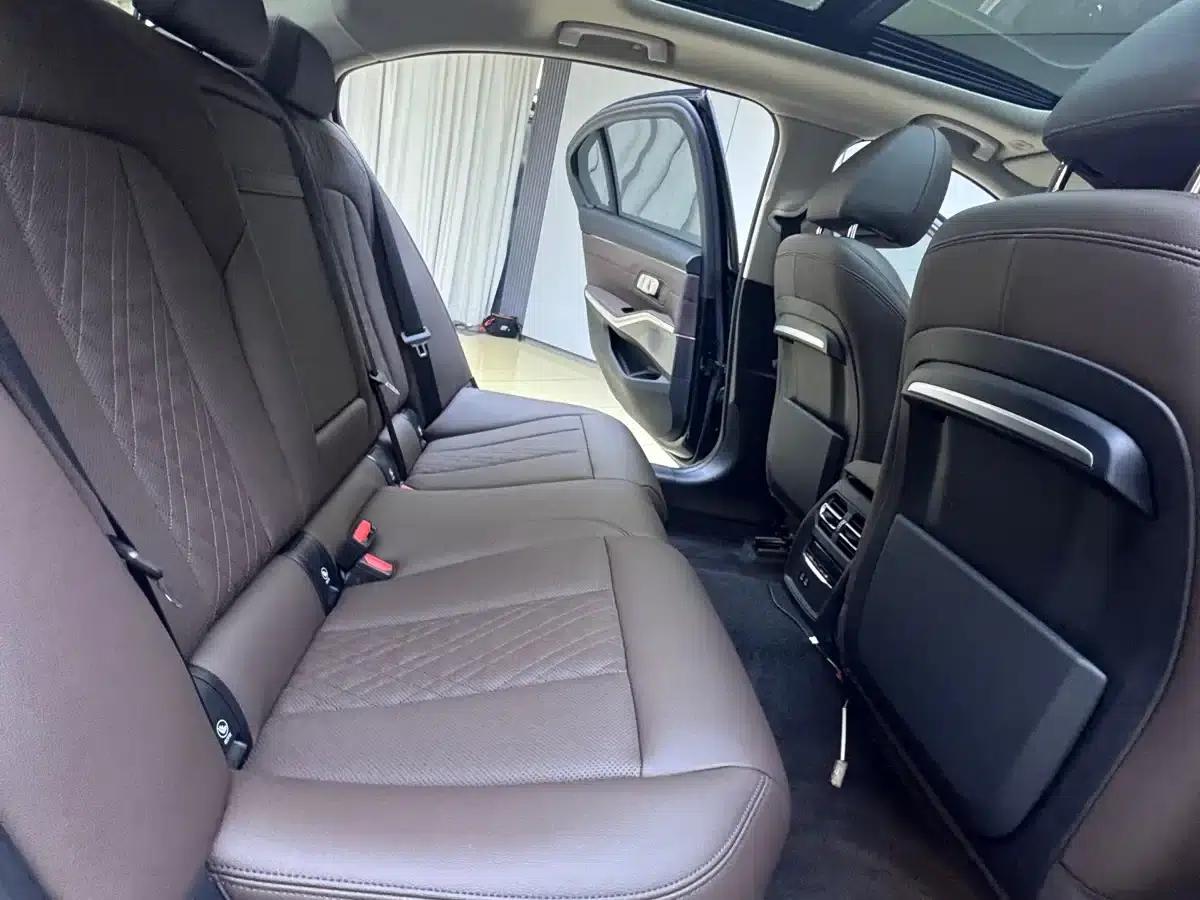 2022 BMW 3 Series 320Li M Sport Package — миниатюра 11