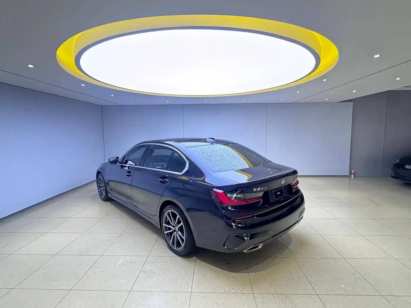 2022 BMW 3 Series 320Li M Sport Package — миниатюра 4