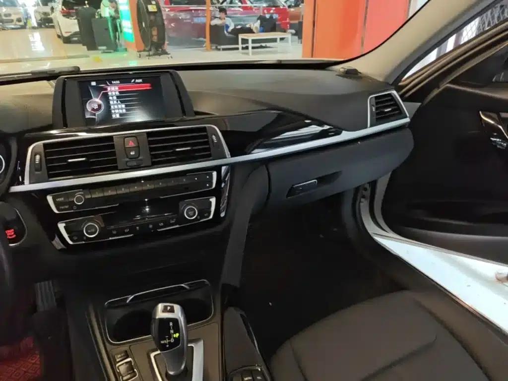 2017 BMW 3 Series 320Li Fashion Edition — миниатюра 13