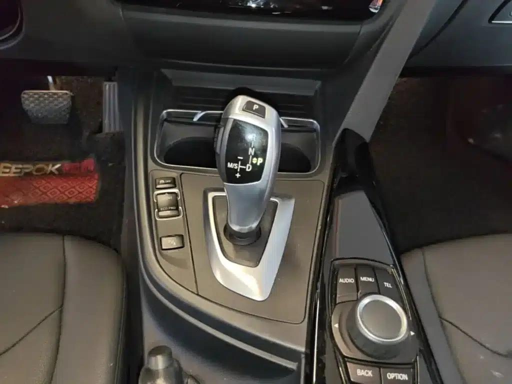2017 BMW 3 Series 320Li Fashion Edition — миниатюра 14