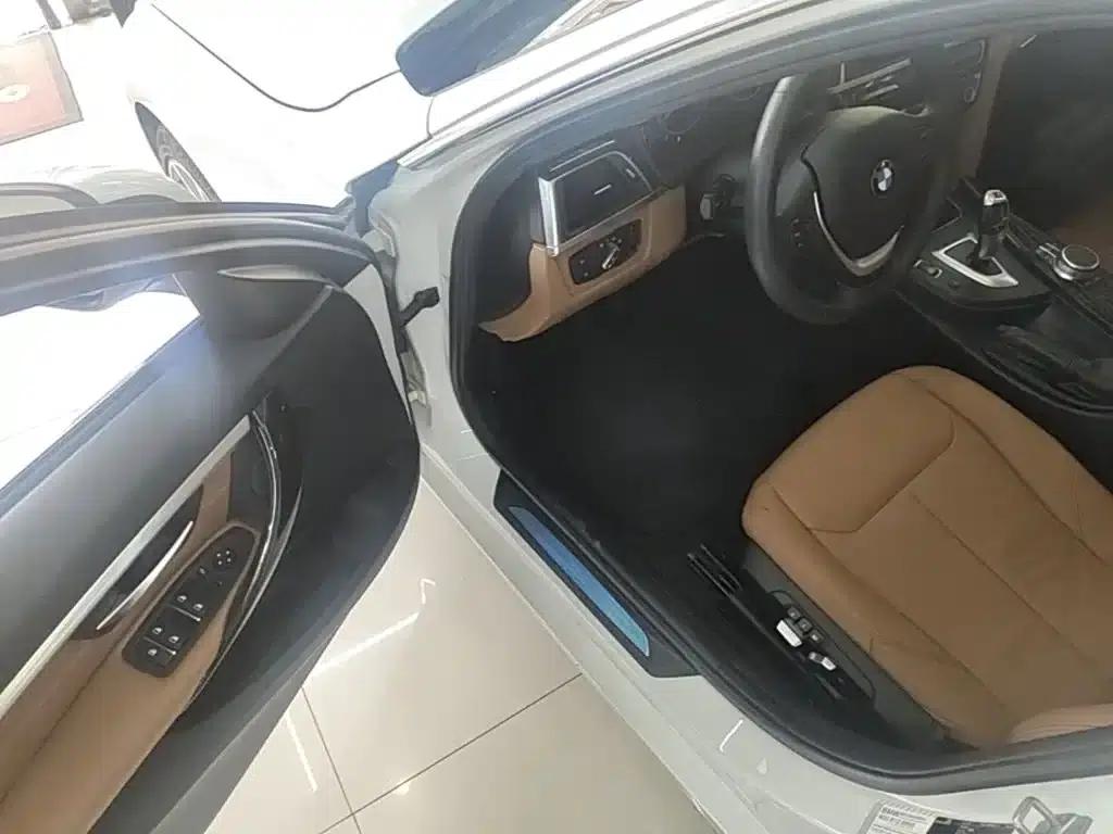2017 BMW 3 Series 320Li Luxury Design Package — миниатюра 16