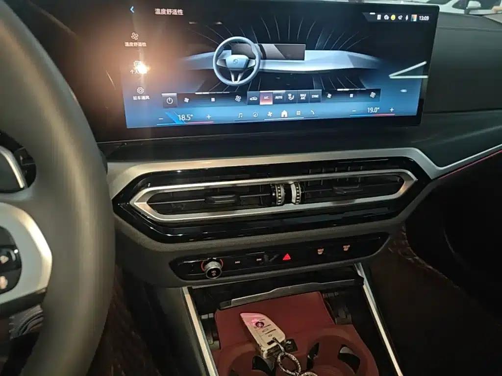2024 BMW 3 Series 325i M Sport Package — миниатюра 13