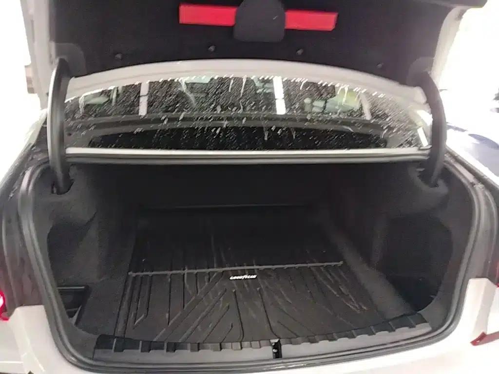 2022 BMW 3 Series 330Li xDrive M Sport Shadow Edition — миниатюра 19