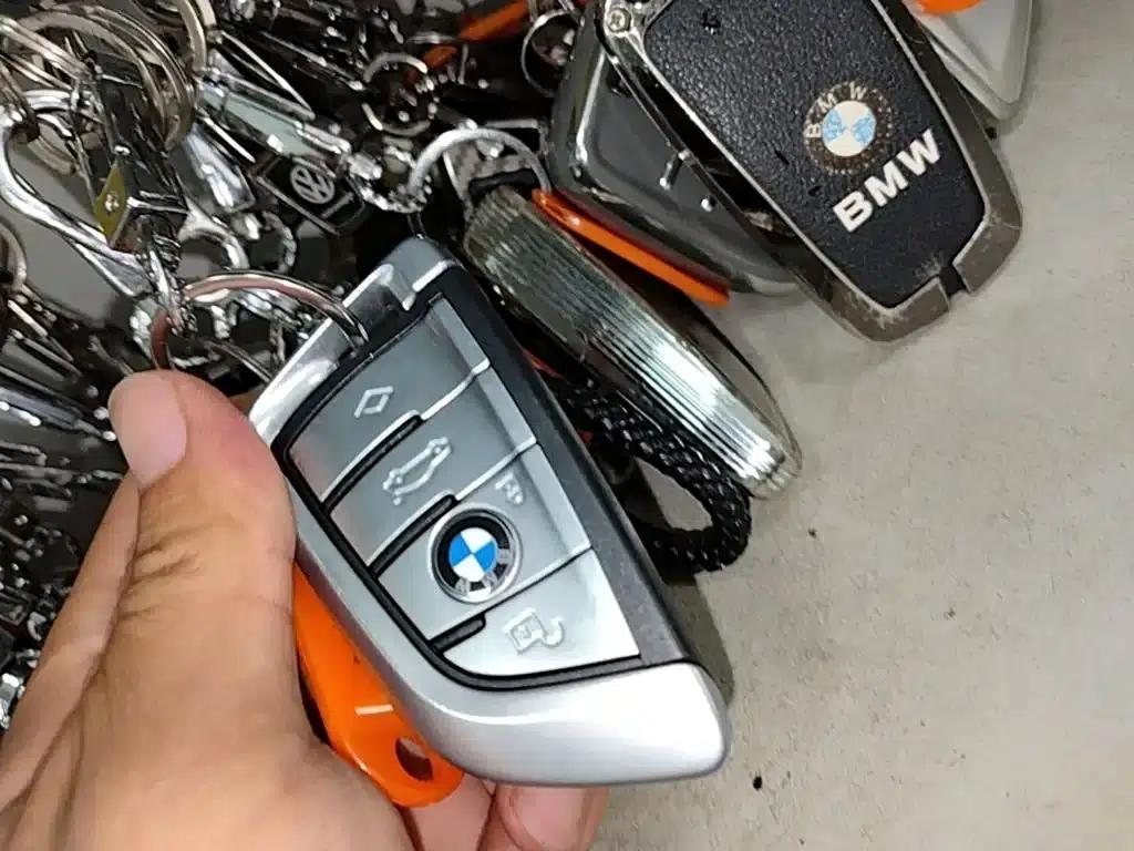 2022 BMW 3 Series 330Li xDrive M Sport Shadow Edition — миниатюра 9