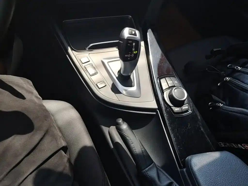2017 BMW 3 Series 318i Fashion Edition — миниатюра 14
