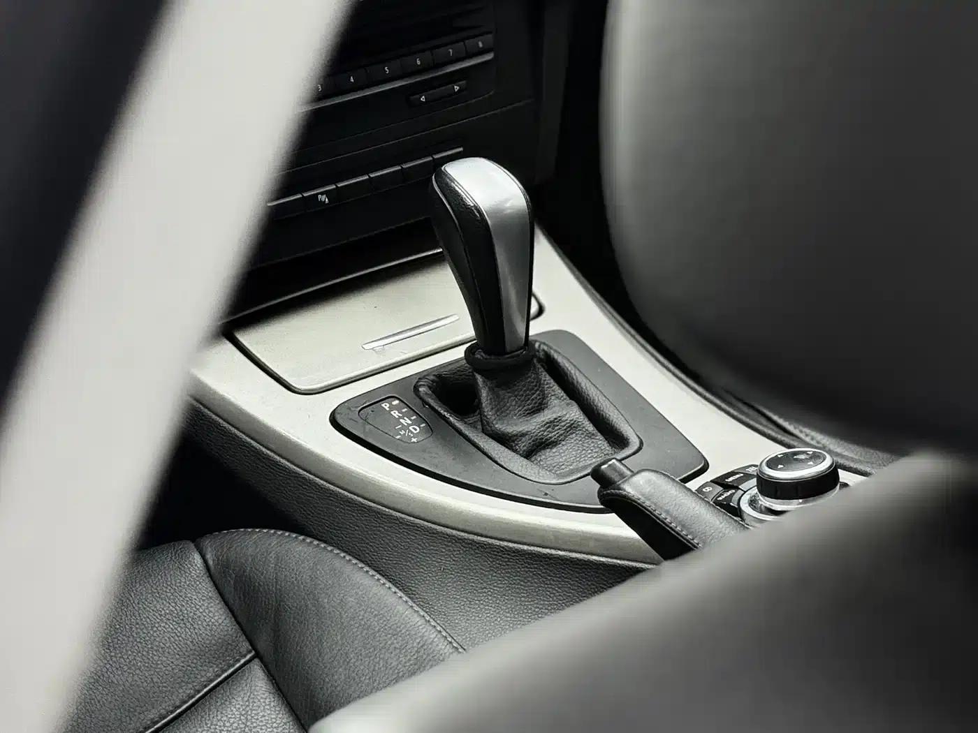 2010 BMW 3 Series Imported Model 320i Luxury — миниатюра 14