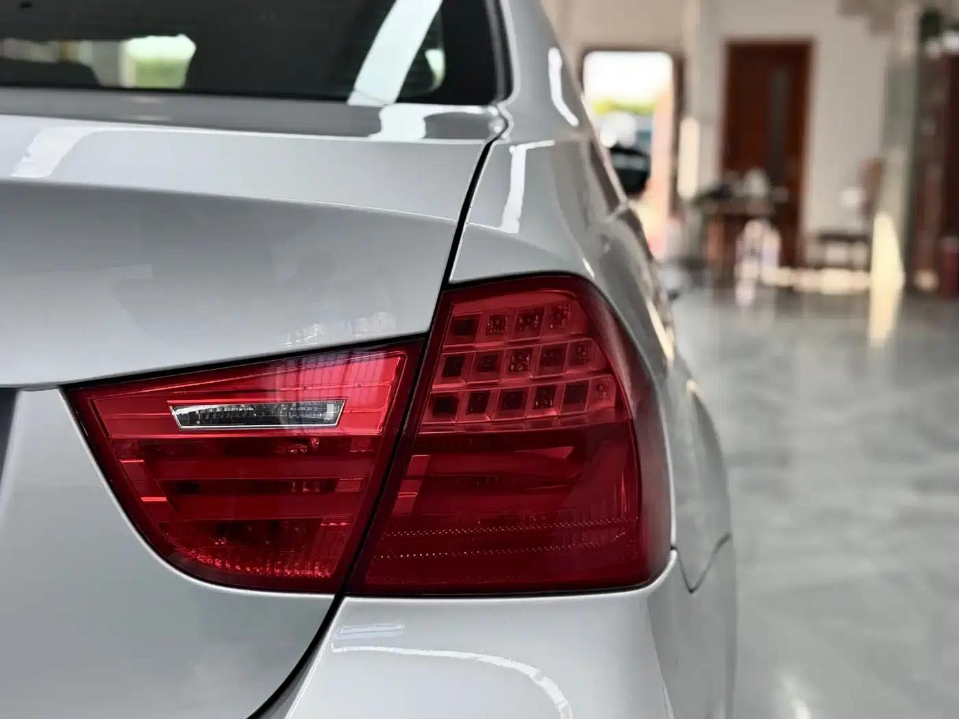 2010 BMW 3 Series Imported Model 320i Luxury — миниатюра 17