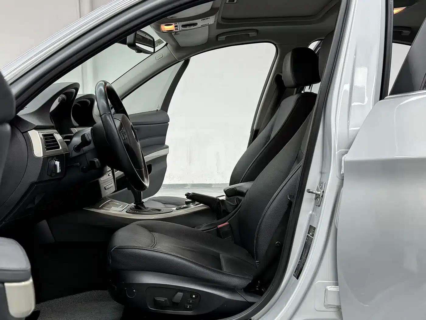 2010 BMW 3 Series Imported Model 320i Luxury — миниатюра 4