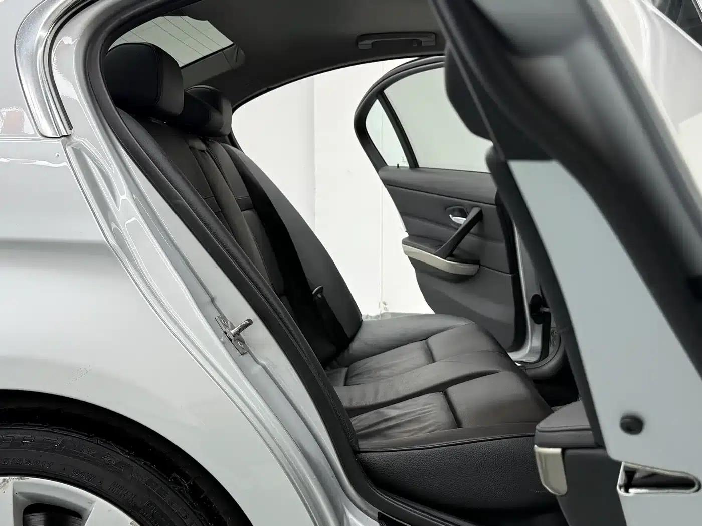 2010 BMW 3 Series Imported Model 320i Luxury — миниатюра 5