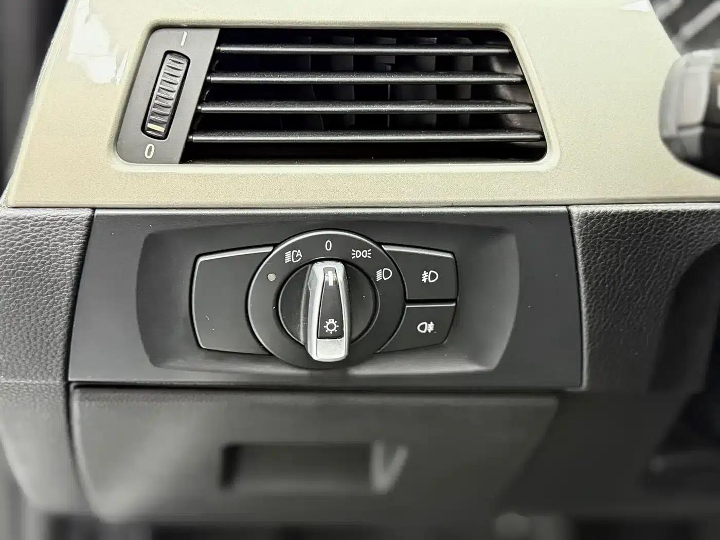 2010 BMW 3 Series Imported Model 320i Luxury — миниатюра 8