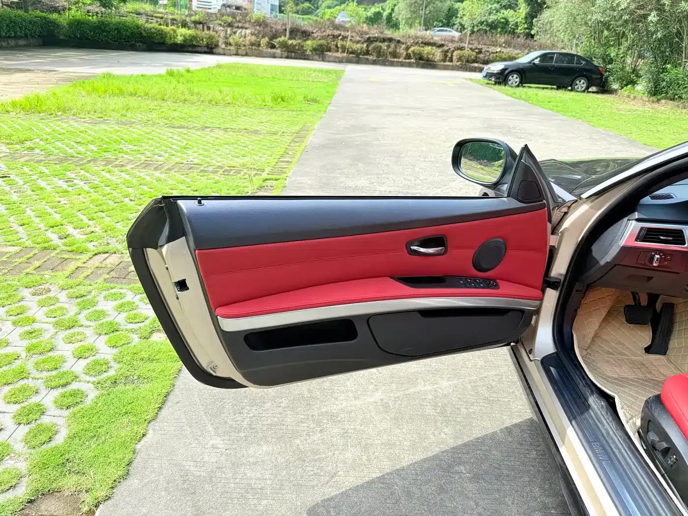 2011 BMW 3 Series Imported 320i Convertible Coupe — миниатюра 11
