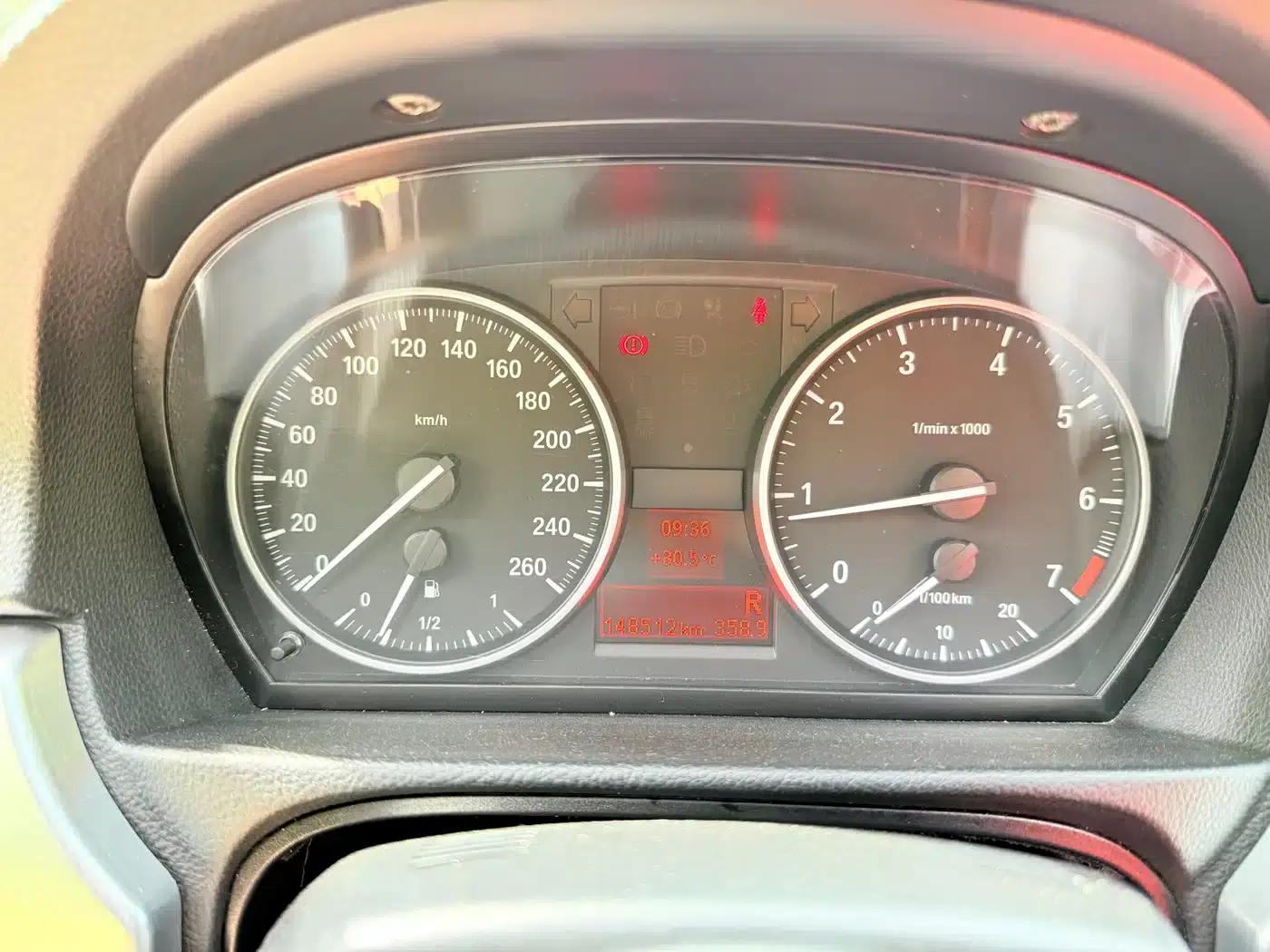 2011 BMW 3 Series Imported 320i Convertible Coupe — миниатюра 17