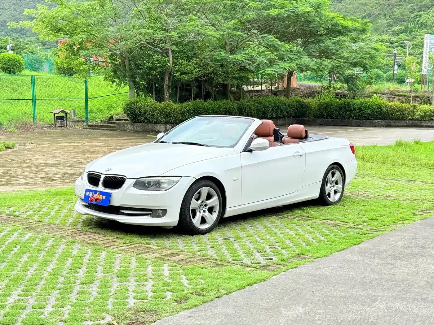 2011 BMW 3 Series Imported 320i Convertible Coupe — миниатюра 1