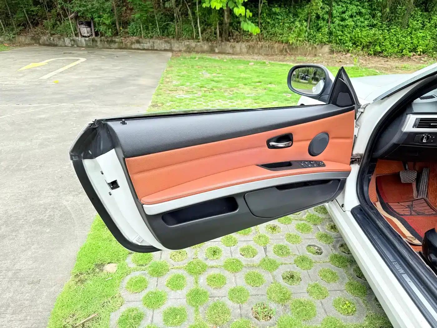 2011 BMW 3 Series Imported 320i Convertible Coupe — миниатюра 11