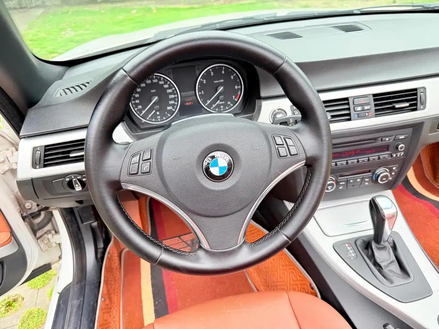 2011 BMW 3 Series Imported 320i Convertible Coupe — миниатюра 17