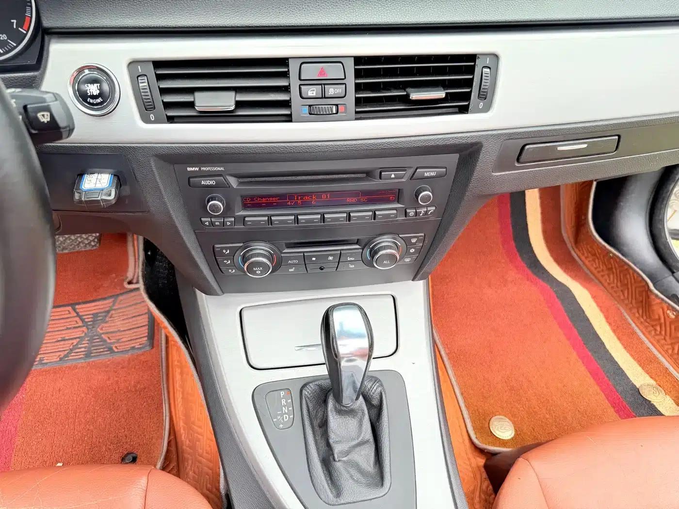 2011 BMW 3 Series Imported 320i Convertible Coupe — миниатюра 18
