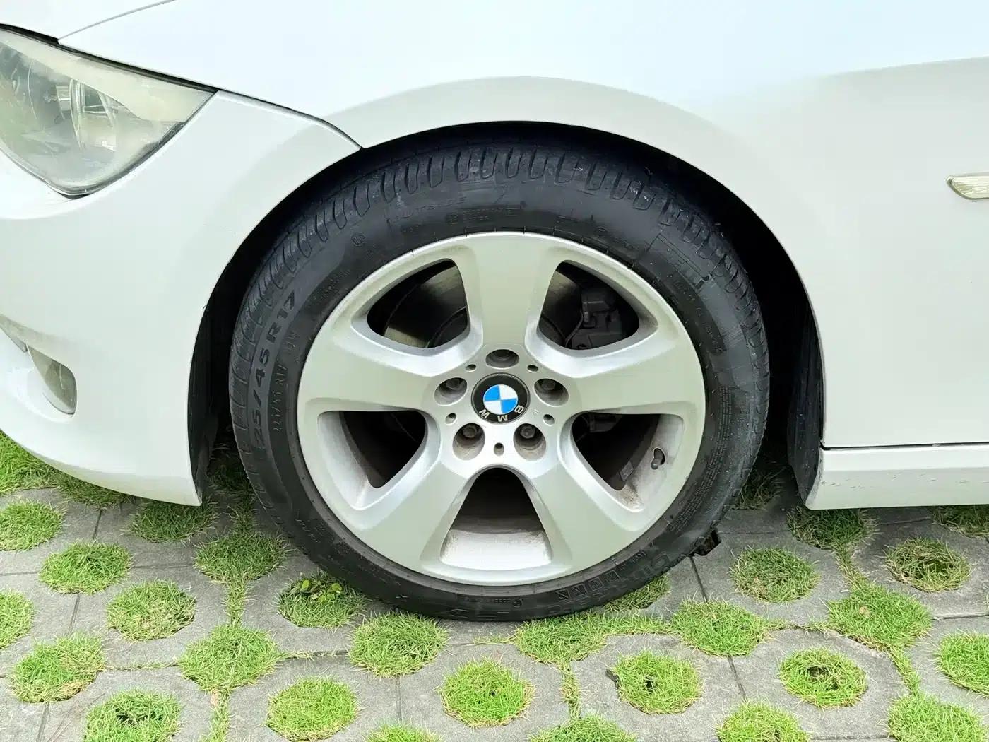 2011 BMW 3 Series Imported 320i Convertible Coupe — миниатюра 10