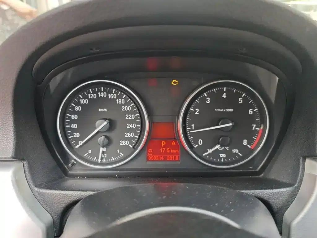 2011 BMW 3 Series 325i Coupe (Imported) — миниатюра 4