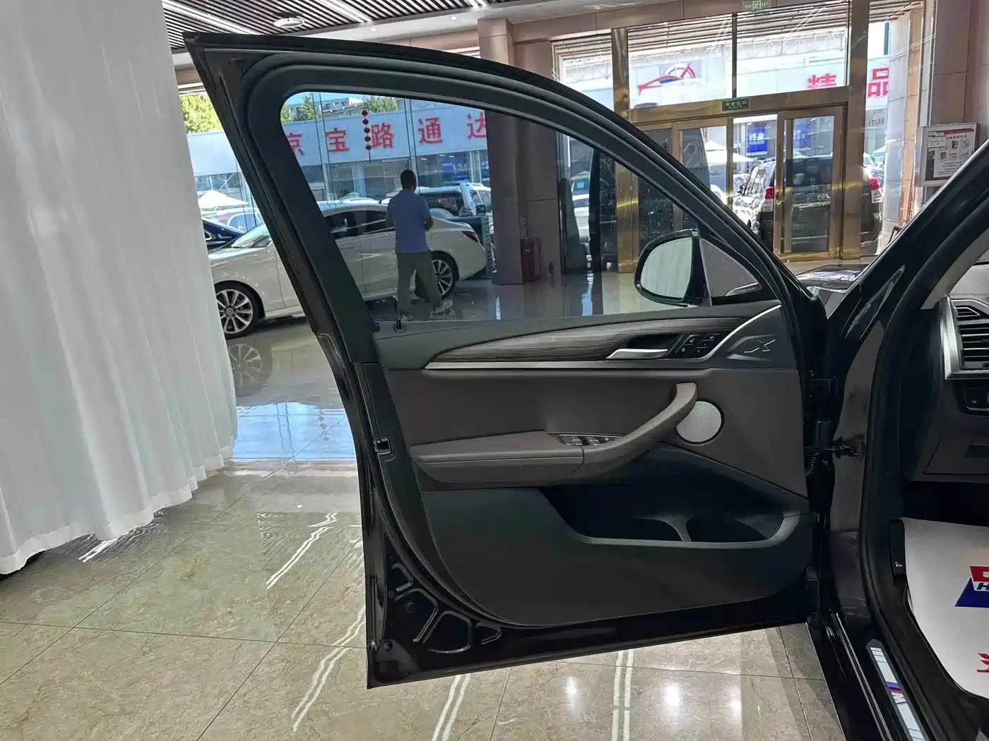 BMW X3 2022 xDrive30i Leading Edition M Sport Package — миниатюра 16