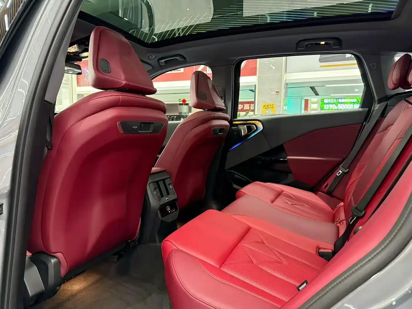 BMW X3 2025 xDrive30L Luxury M Sport Shadow Edition — миниатюра 5