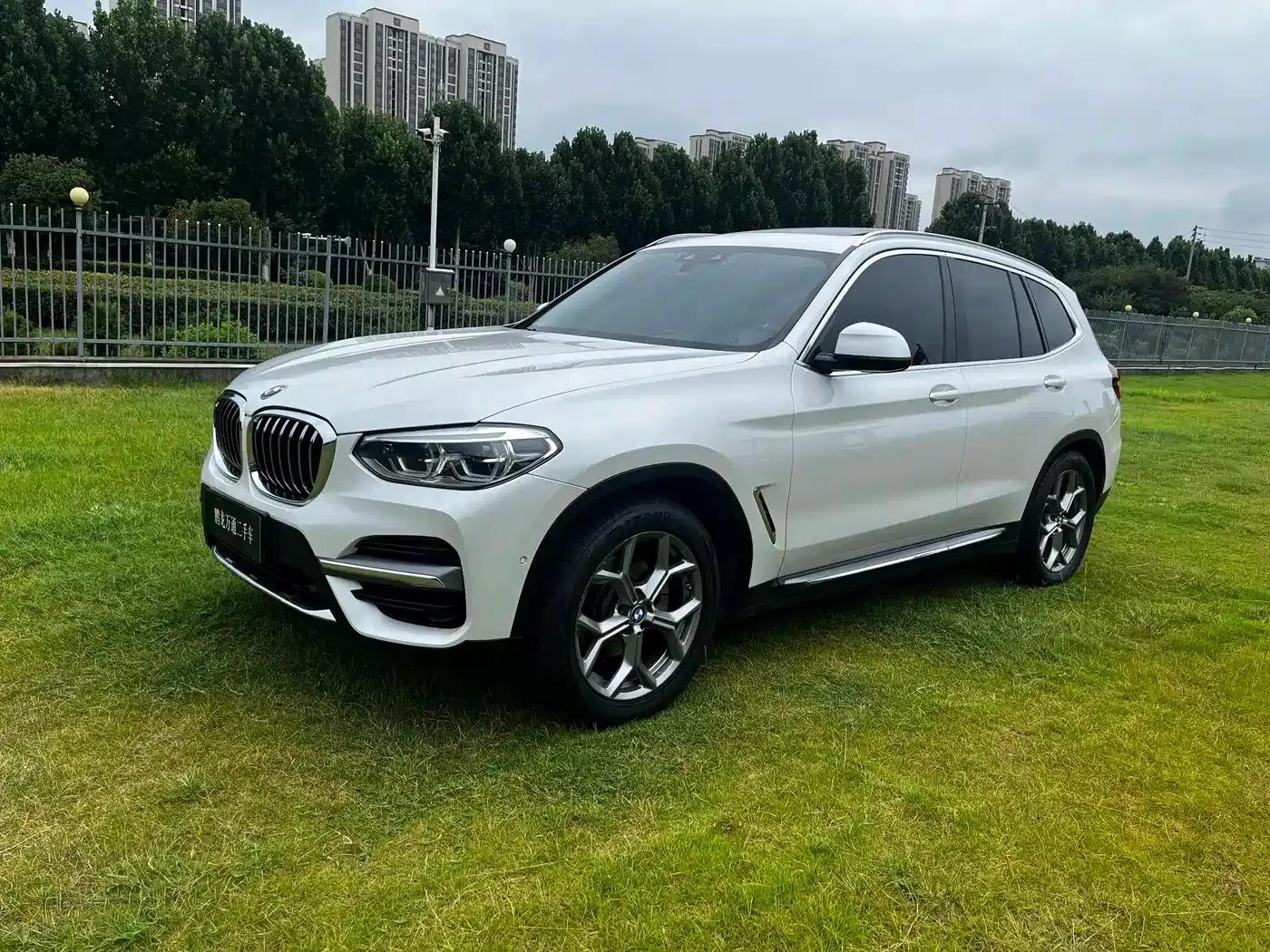 BMW X3 2021 xDrive28i Luxury Package — миниатюра 1