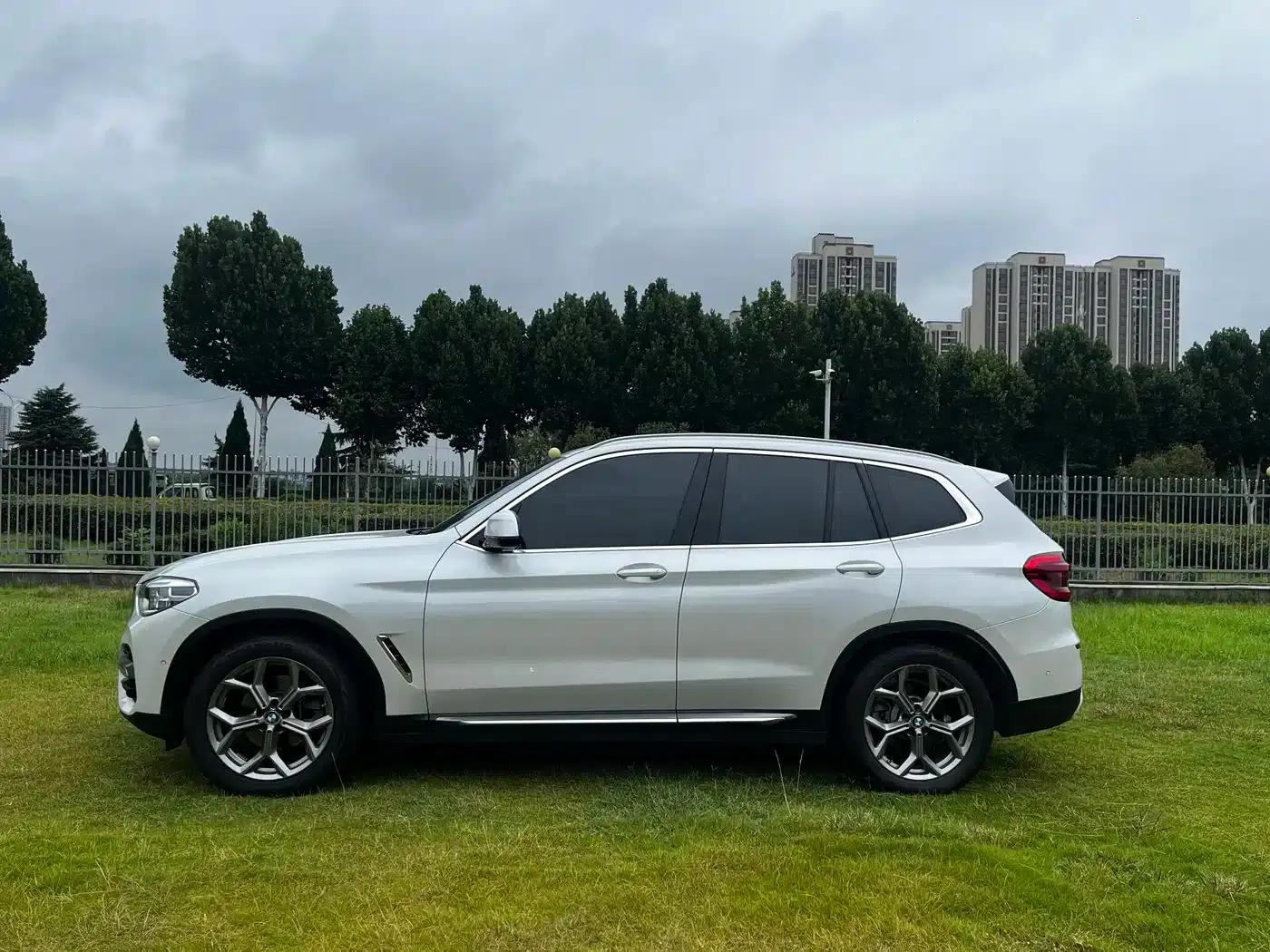 BMW X3 2021 xDrive28i Luxury Package — миниатюра 3