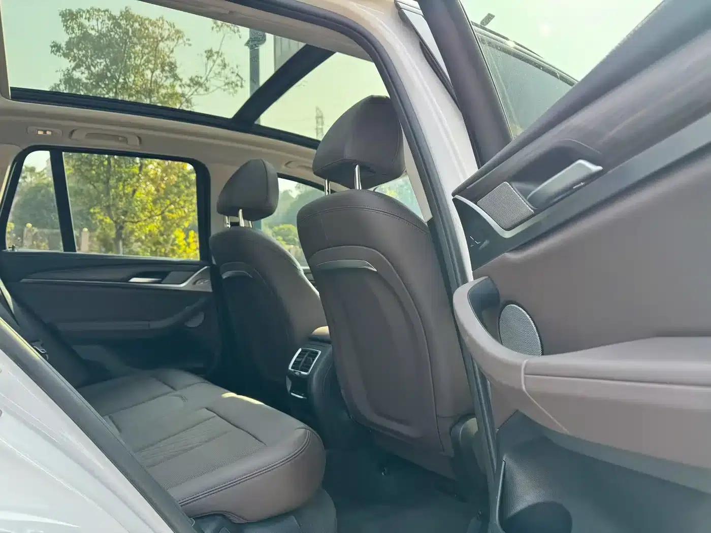 BMW X3 2022 xDrive30i Leading Edition M Sport Package — миниатюра 9