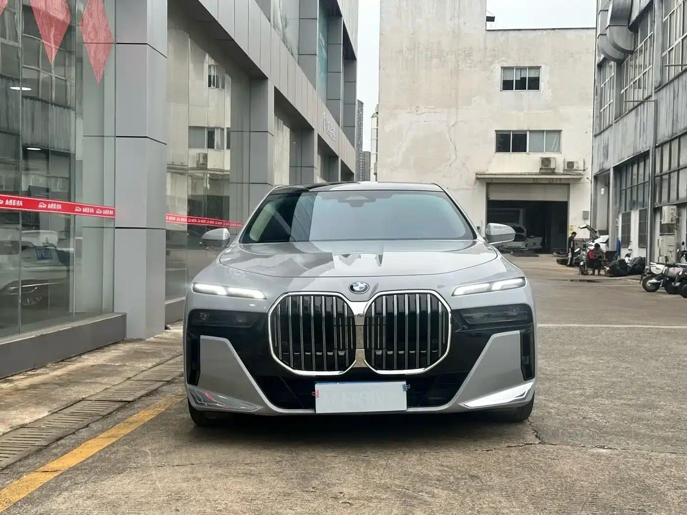 2023 BMW 7 Series 735Li M Sport Package — миниатюра 2