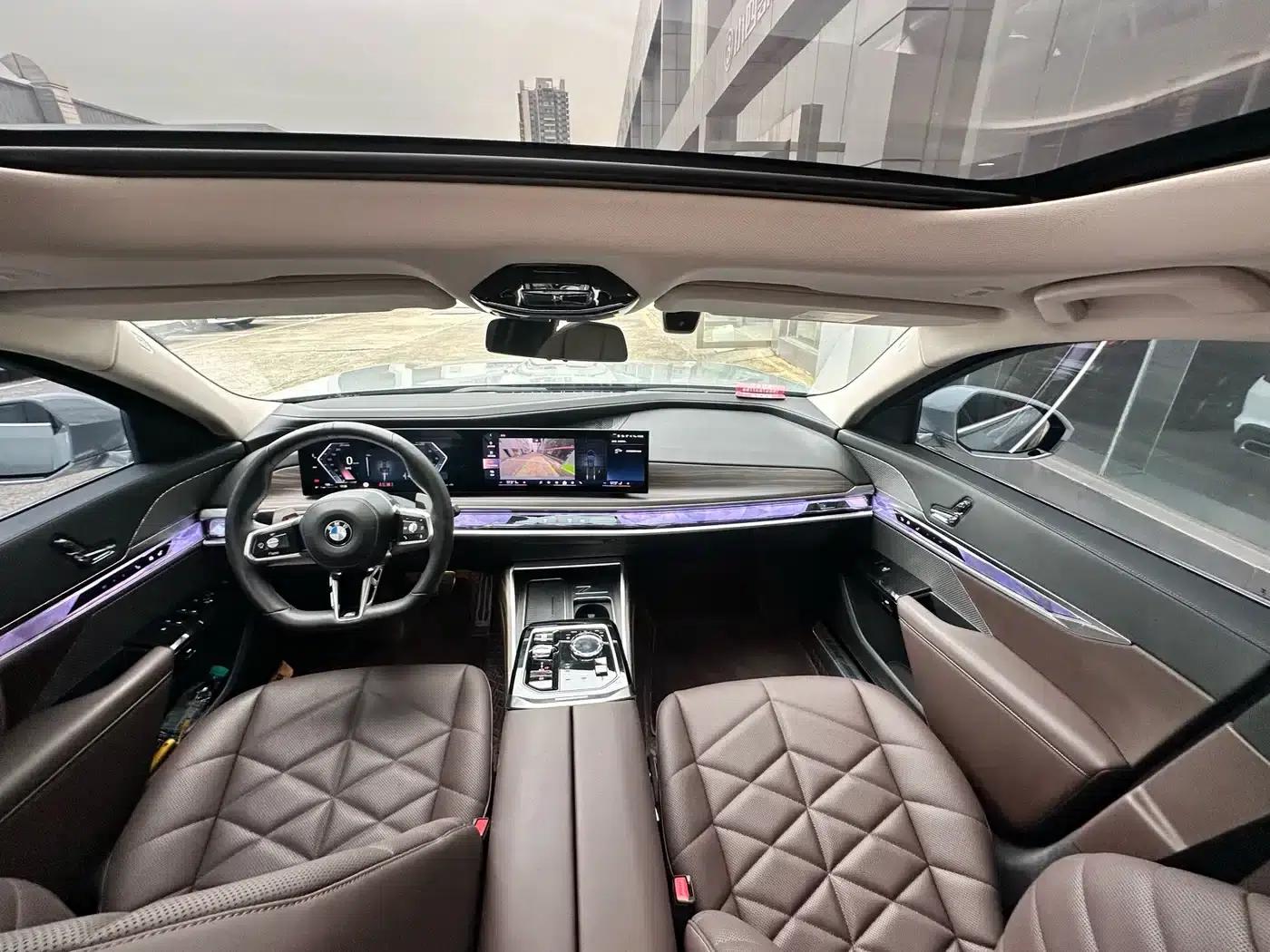 2023 BMW 7 Series 735Li M Sport Package — миниатюра 9