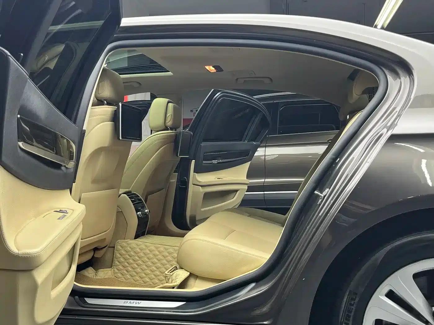 2013 BMW 7 Series 730Li Luxury — миниатюра 21