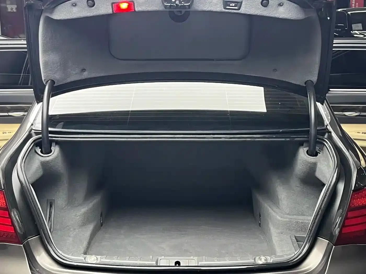 2013 BMW 7 Series 730Li Luxury — миниатюра 25