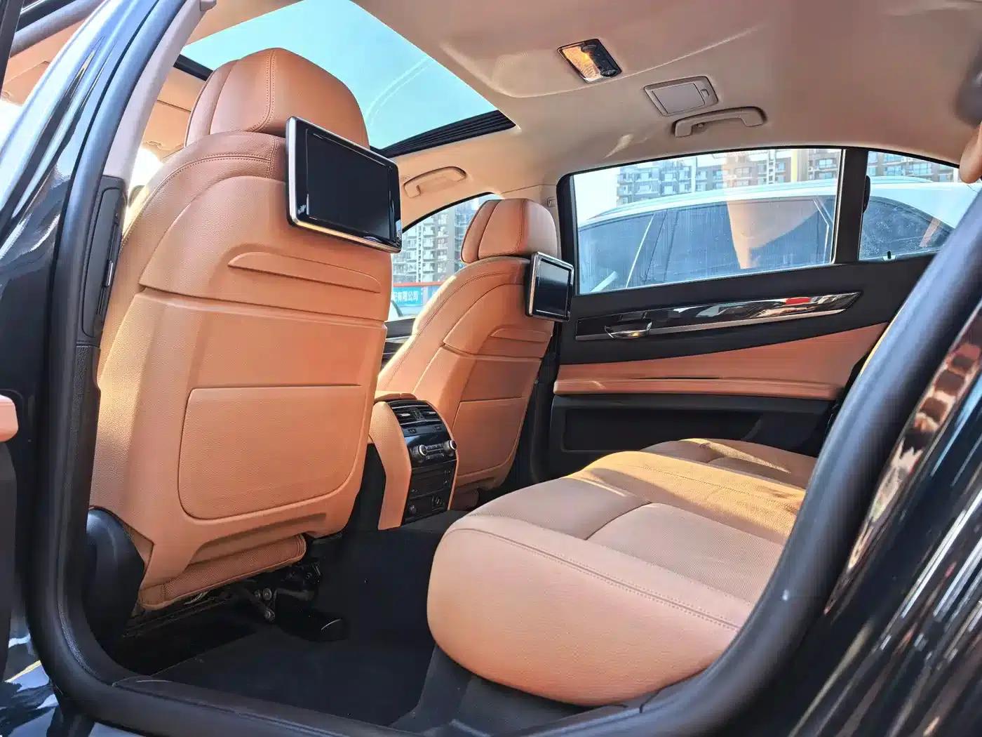 2013 BMW 7 Series 740Li Leading Edition — миниатюра 6