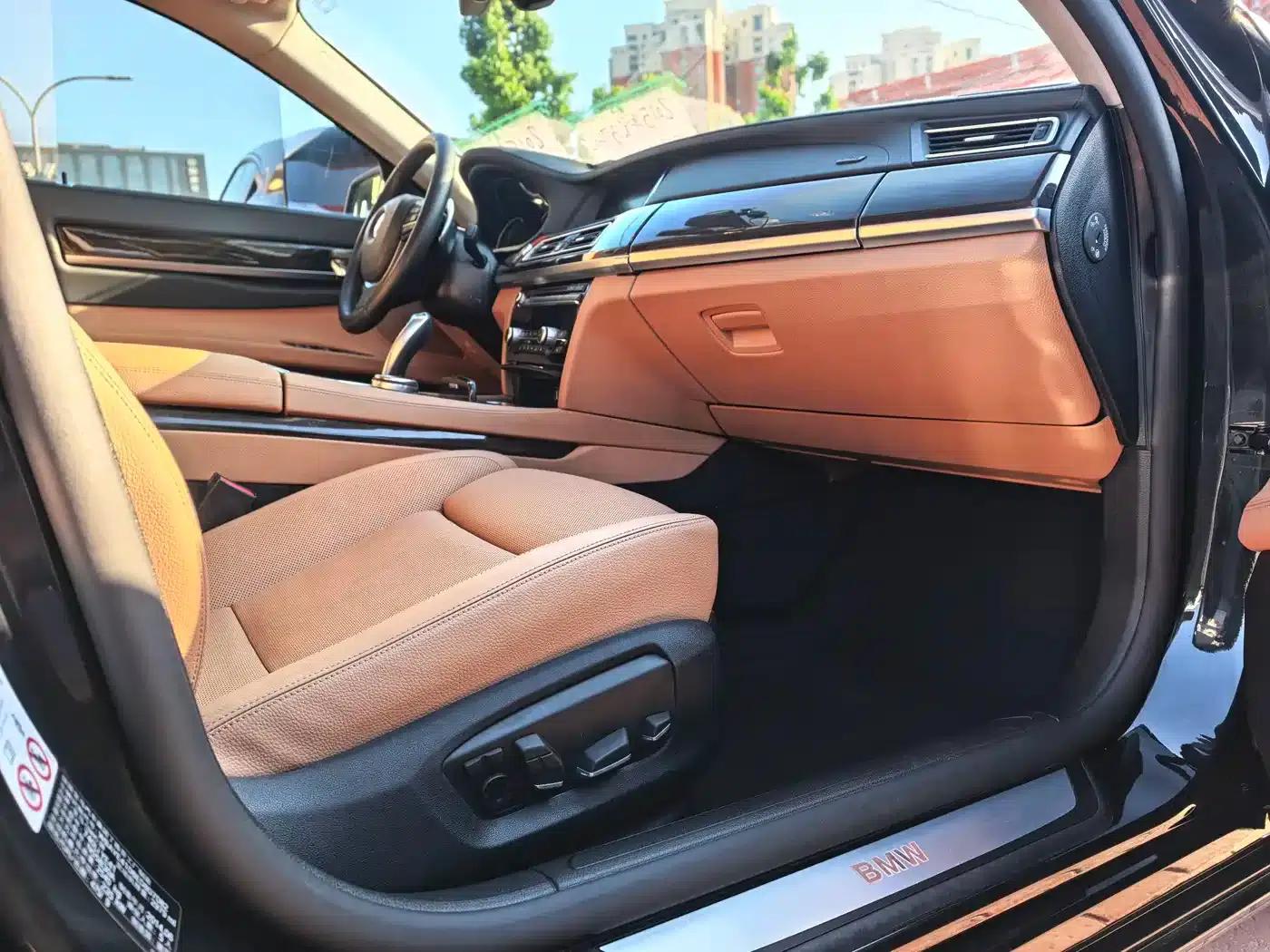 2013 BMW 7 Series 740Li Leading Edition — миниатюра 9