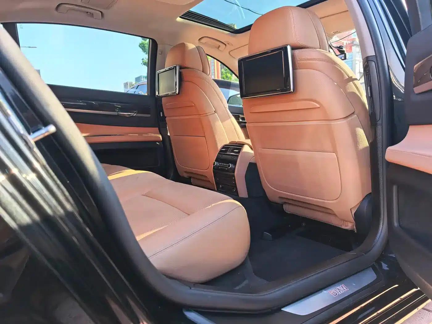 2013 BMW 7 Series 740Li Leading Edition — миниатюра 10
