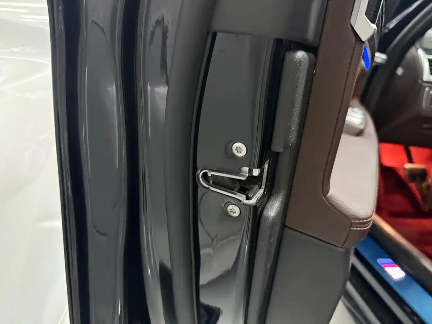 2018 BMW 7 Series 730Li Leading Edition M Sport Package — миниатюра 8