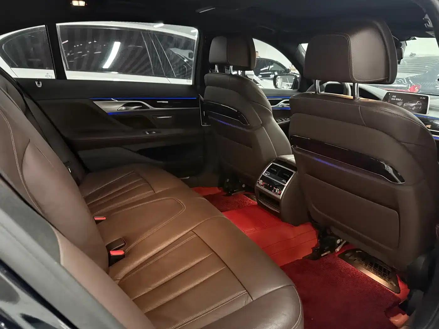 2018 BMW 7 Series 730Li Leading Edition M Sport Package — миниатюра 10
