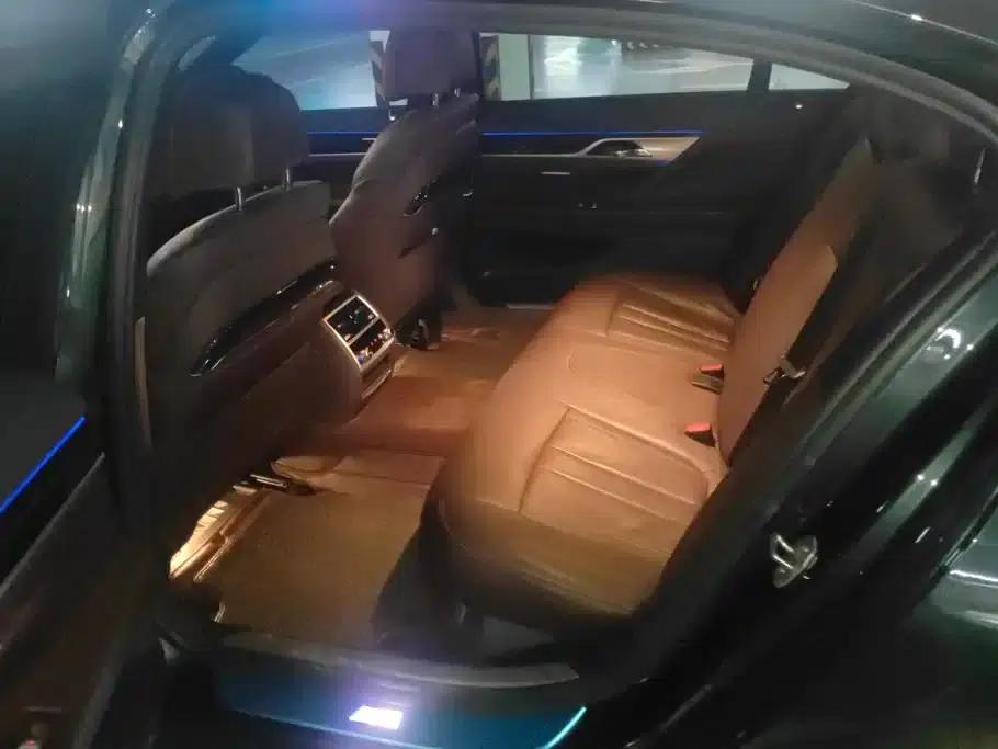 2018 BMW 7 Series 730Li Leading Edition M Sport Package — миниатюра 11