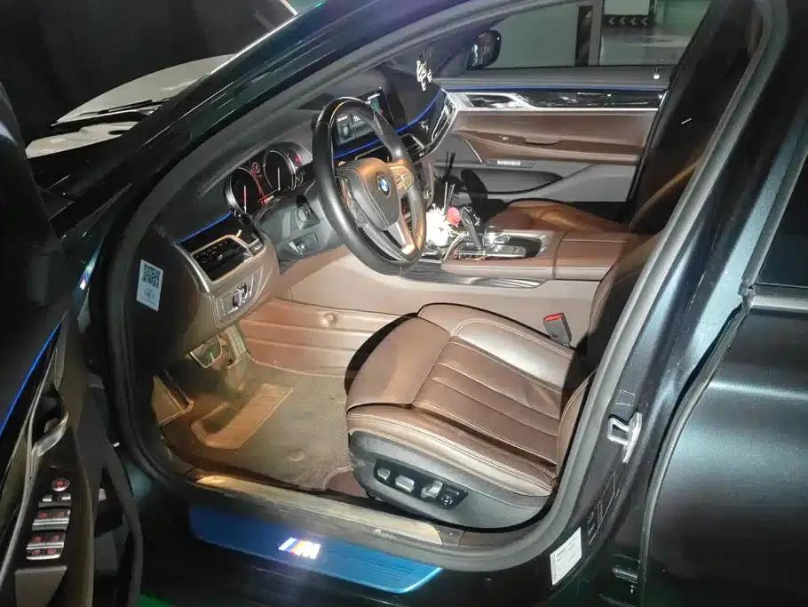 2018 BMW 7 Series 730Li Leading Edition M Sport Package — миниатюра 9