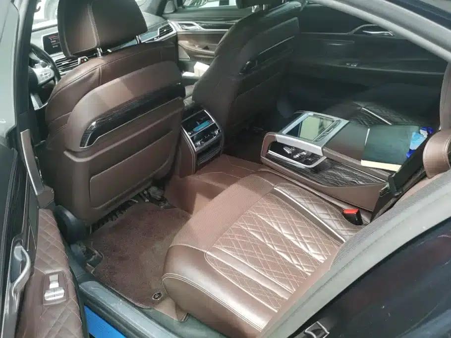 2021 BMW 7 Series 740Li Leading Edition M Sport Package — миниатюра 11