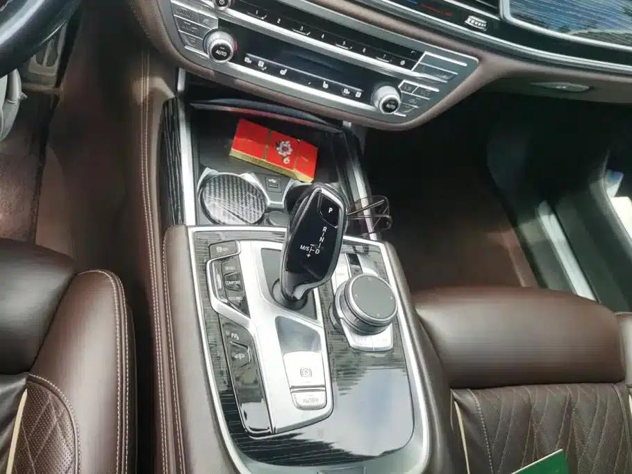 2021 BMW 7 Series 740Li Leading Edition M Sport Package — миниатюра 16